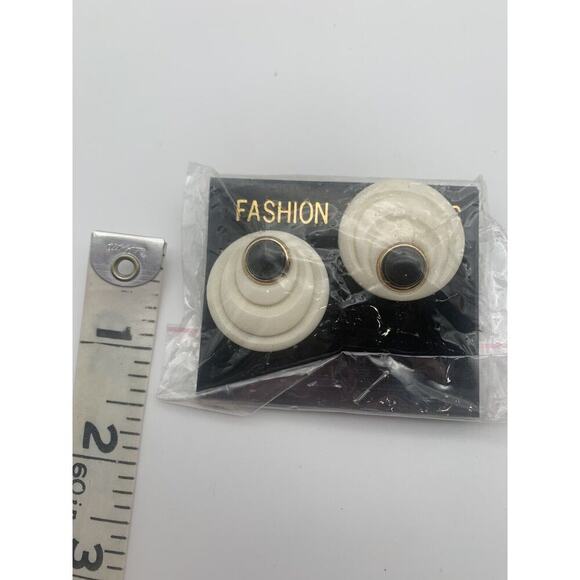 Vintage 80’s New Old Stock Bone Earrings With Removable Studs 2 In 1 Earrings - Picture 4 of 4